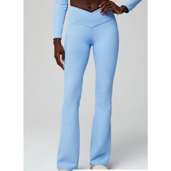 Fabletics Oasis Rib HW Crossover Kick Flare Leggings, Bali Blue, L Regular, NWT - Picture 1 of 6